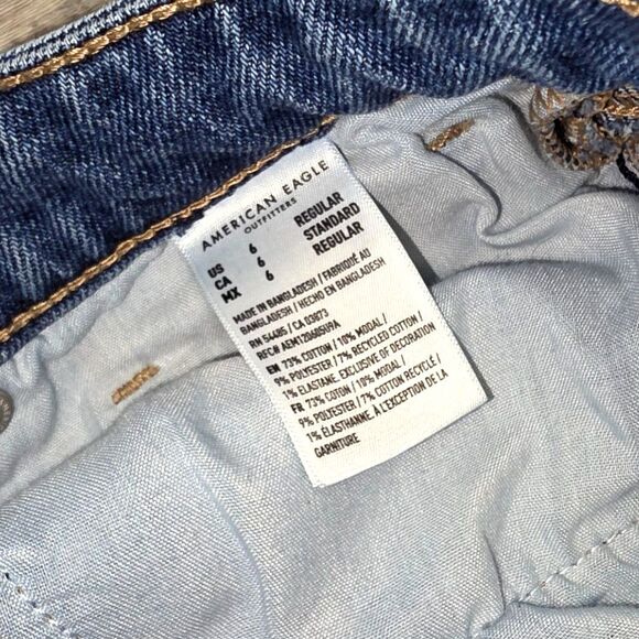 American Eagle Medium Wash Tom Girl Jeans Size 6 - Picture 5 of 8